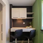Cismigiu Park - Fresh & Serene Flat With Light-filled Interiors Apartment