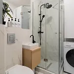 Cismigiu Park - Fresh & Serene Flat With Light-filled Interiors *