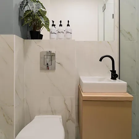 Cismigiu Park - Fresh & Serene Flat With Light-filled Interiors *