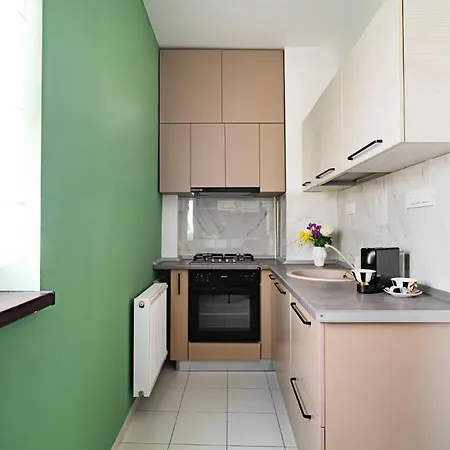 Cismigiu Park - Fresh & Serene Flat With Light-filled Interiors Bukarest