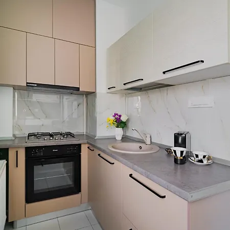 Cismigiu Park - Fresh & Serene Flat With Light-filled Interiors * Bucarest