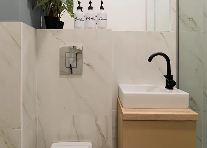 Cismigiu Park - Fresh & Serene Flat With Light-filled Interiors *