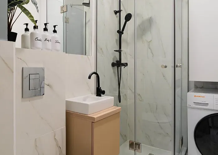 Cismigiu Park - Fresh & Serene Flat With Light-filled Interiors *